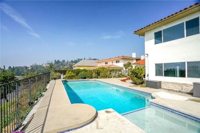 5226 Los Diegos Way, Los Angeles, CA 90027
