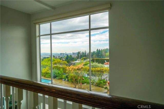 5226 Los Diegos Way, Los Angeles, CA 90027