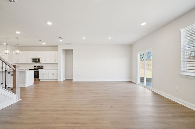 133 Dahlia Dr, La Vergne, TN 37086