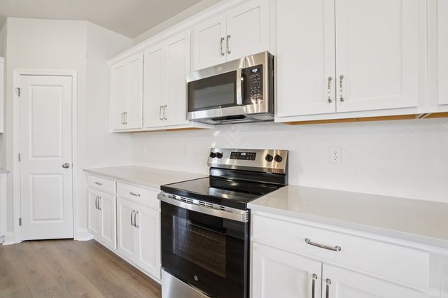 133 Dahlia Dr, La Vergne, TN 37086