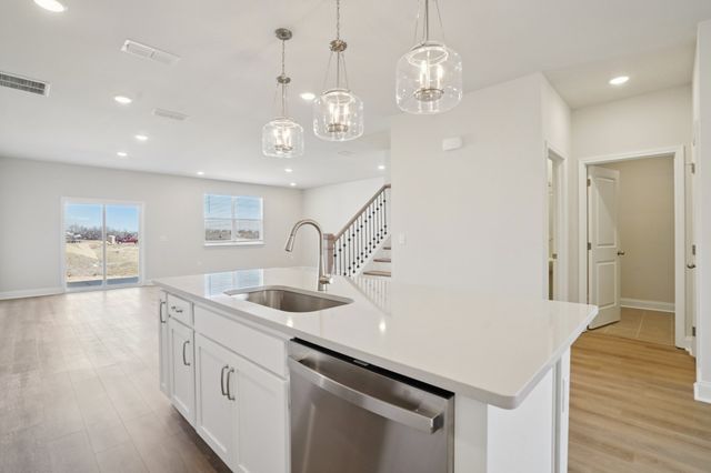 133 Dahlia Dr, La Vergne, TN 37086