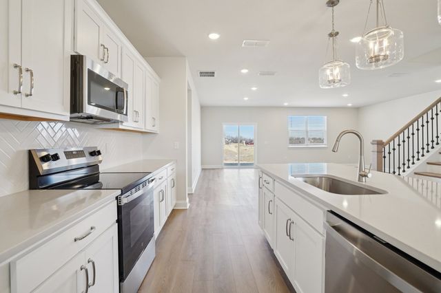 133 Dahlia Dr, La Vergne, TN 37086