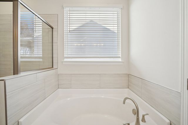 133 Dahlia Dr, La Vergne, TN 37086