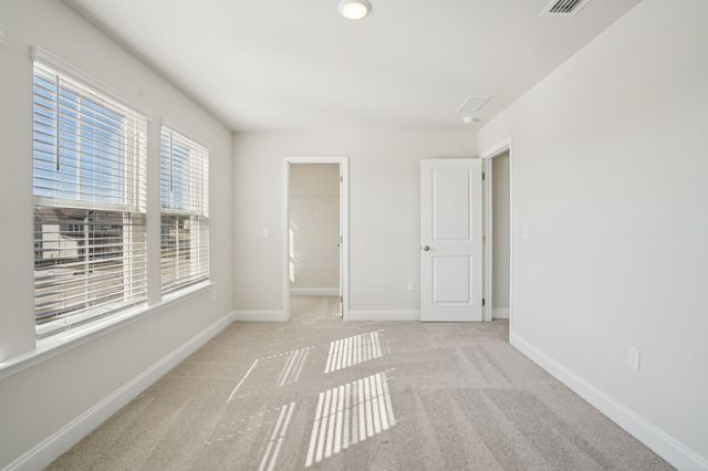 133 Dahlia Dr, La Vergne, TN 37086