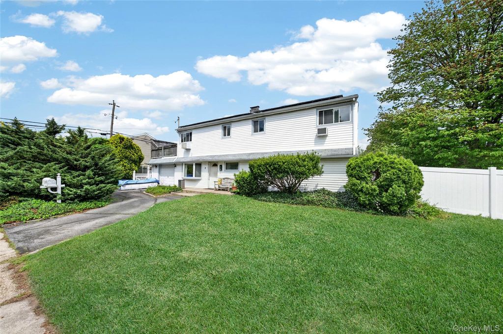 2 Dawn Lane, Hicksville, NY 11801 — photo 2