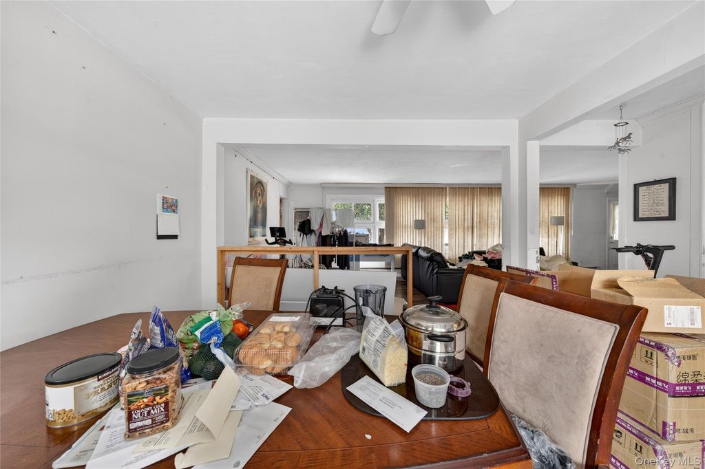 2 Dawn Lane, Hicksville, NY 11801 — photo 5