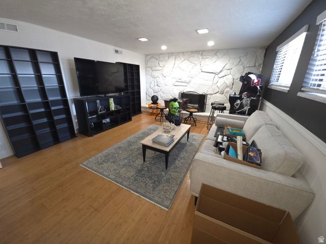 1366 COTTONWOOD DR, Centerville, UT 84014