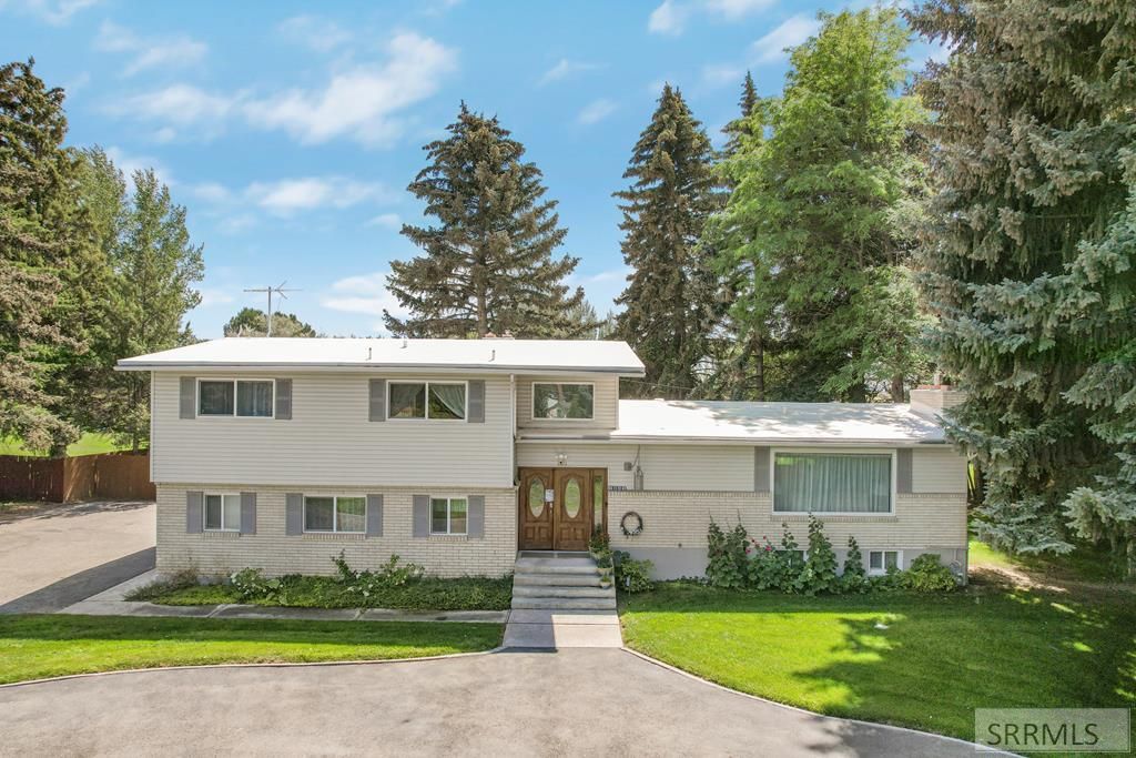 Image 1 of property listing at 2803 W 17 S, Idaho Falls, ID 83402