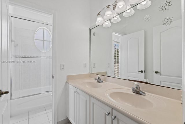 8610 NW 110th Ave, Doral, FL 33178