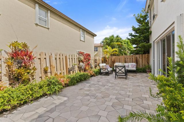 8610 NW 110th Ave, Doral, FL 33178