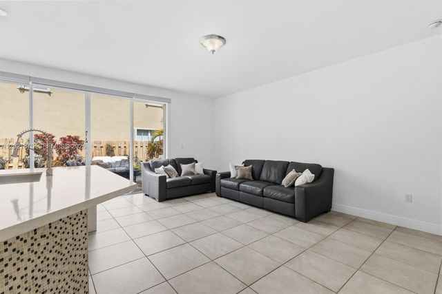 8610 NW 110th Ave, Doral, FL 33178