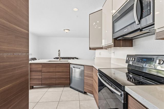 8610 NW 110th Ave, Doral, FL 33178