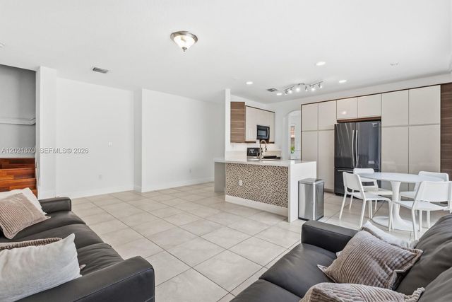 8610 NW 110th Ave, Doral, FL 33178