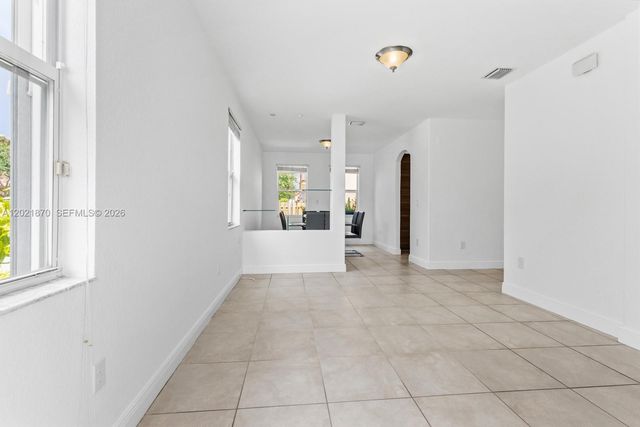 8610 NW 110th Ave, Doral, FL 33178