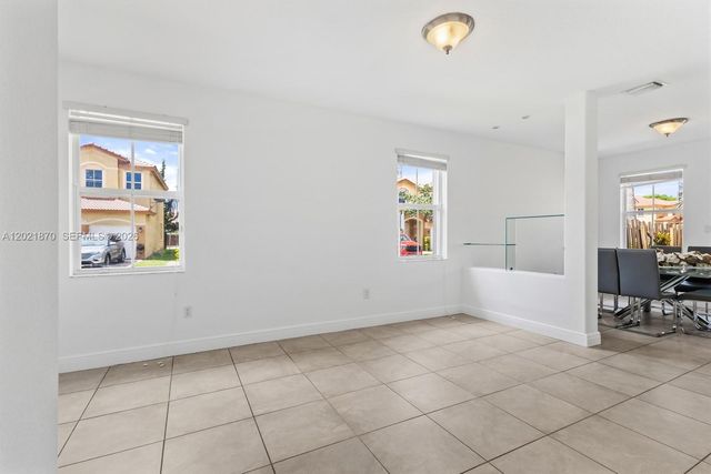 8610 NW 110th Ave, Doral, FL 33178