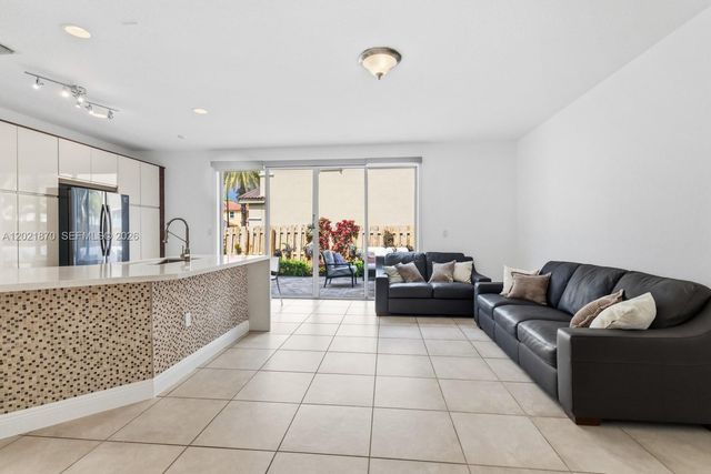 8610 NW 110th Ave, Doral, FL 33178