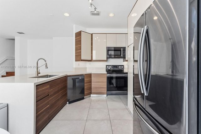 8610 NW 110th Ave, Doral, FL 33178