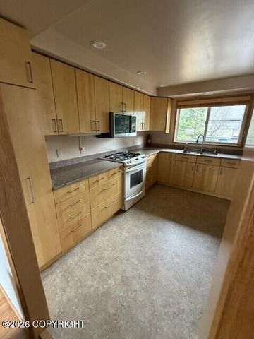 9253 Gee Street, Juneau, AK 99801