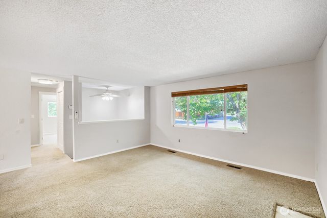 3203 NE 195th St, Lake Forest Park, WA 98155