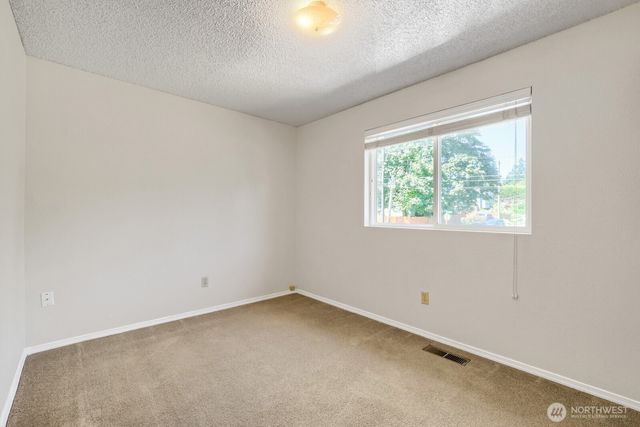 3203 NE 195th St, Lake Forest Park, WA 98155