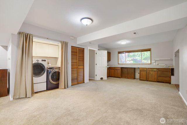 3203 NE 195th St, Lake Forest Park, WA 98155