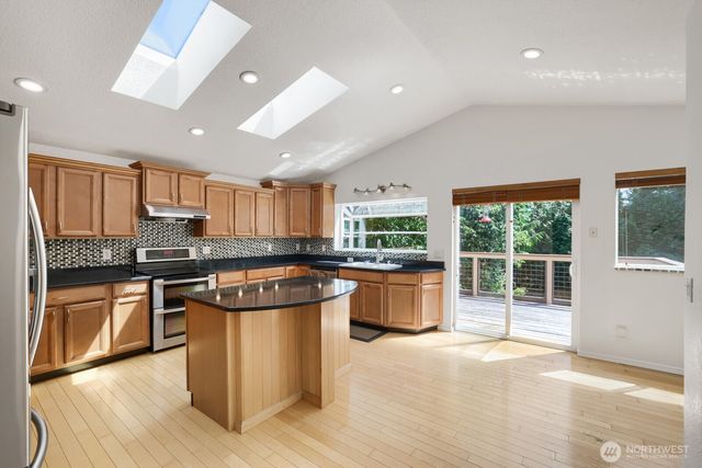 3203 NE 195th St, Lake Forest Park, WA 98155