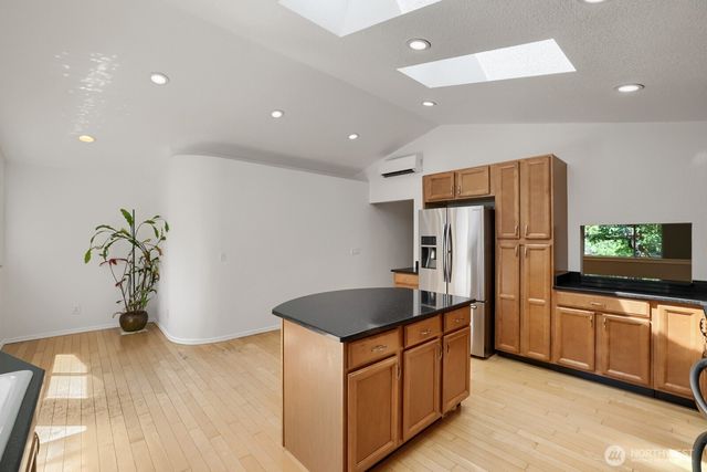 3203 NE 195th St, Lake Forest Park, WA 98155