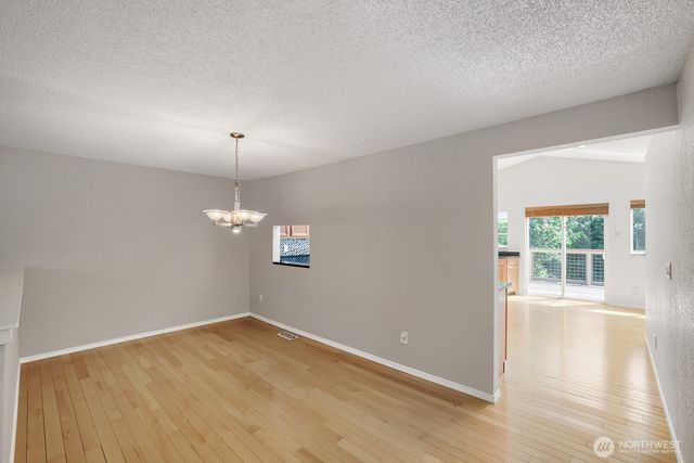 3203 NE 195th St, Lake Forest Park, WA 98155