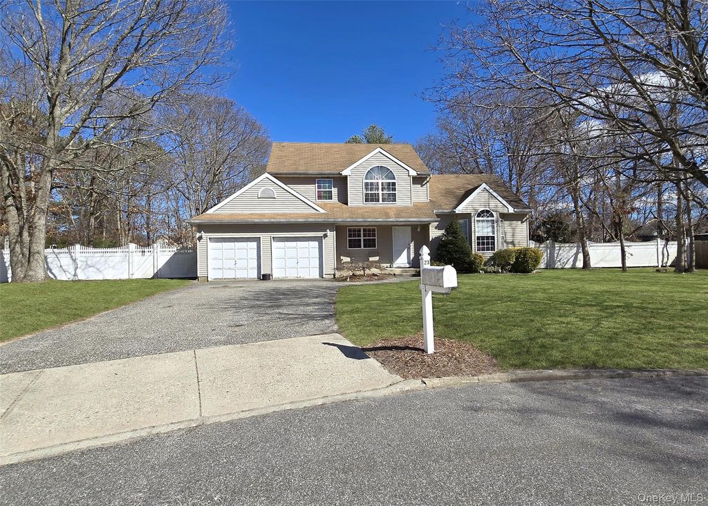23 Shamrock Lane, Centereach, NY 11720