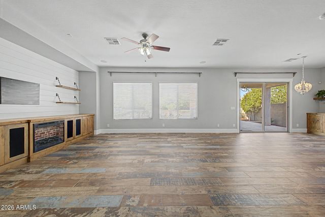 4916 W OLD WEST Trail, New River, AZ 85087