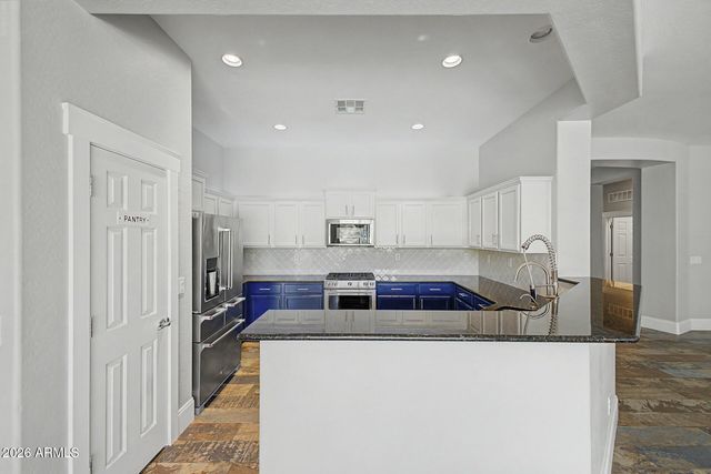4916 W OLD WEST Trail, New River, AZ 85087