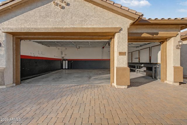 4916 W OLD WEST Trail, New River, AZ 85087