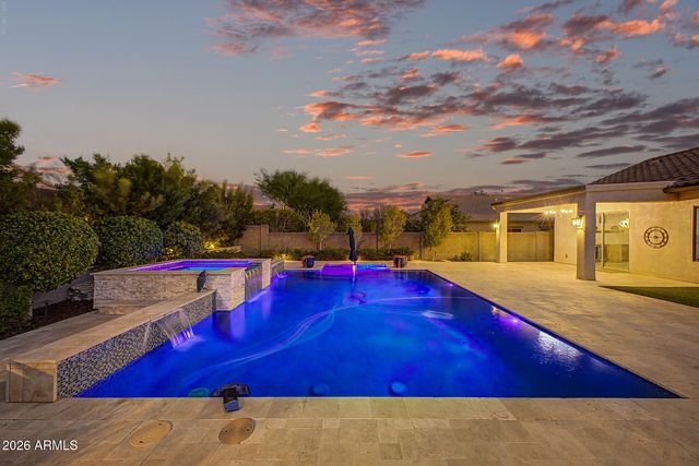 4916 W OLD WEST Trail, New River, AZ 85087