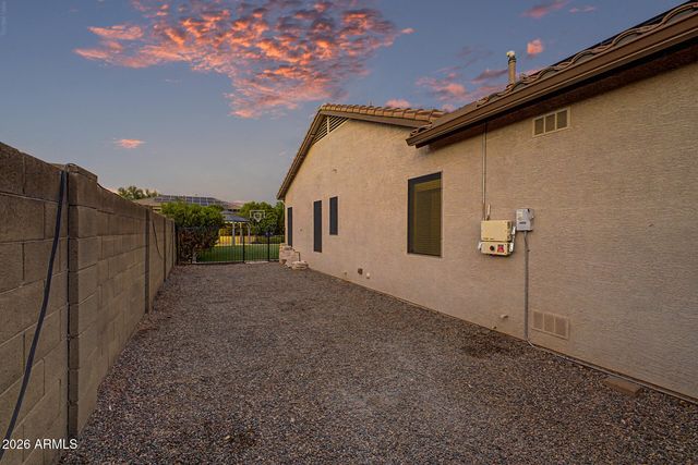 4916 W OLD WEST Trail, New River, AZ 85087