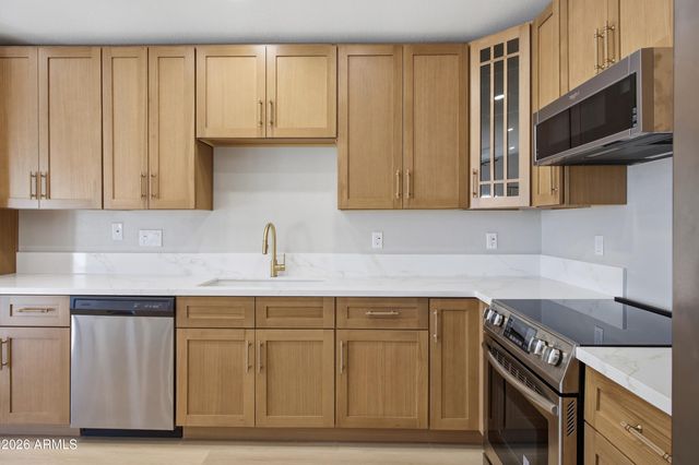 8017 E OSAGE Avenue, Mesa, AZ 85212