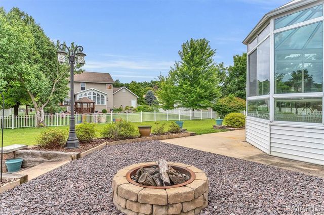 214 Kingdom Drive, St Charles, MO 63301