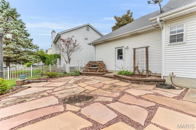 214 Kingdom Drive, St Charles, MO 63301