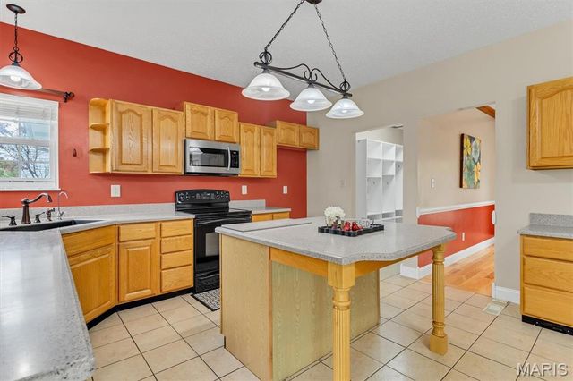 214 Kingdom Drive, St Charles, MO 63301
