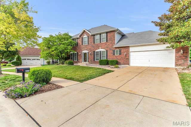 214 Kingdom Drive, St Charles, MO 63301