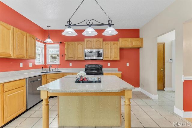 214 Kingdom Drive, St Charles, MO 63301