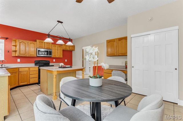 214 Kingdom Drive, St Charles, MO 63301