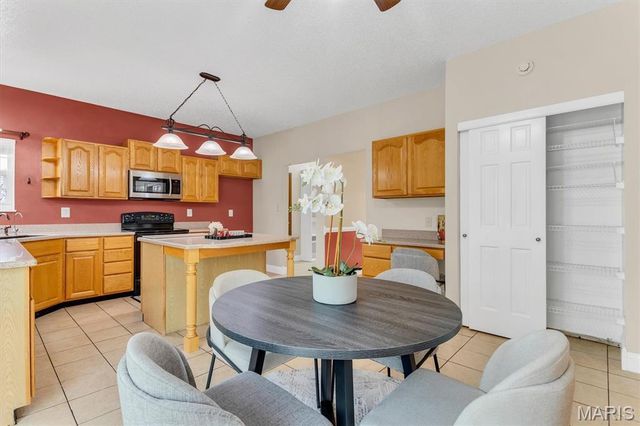 214 Kingdom Drive, St Charles, MO 63301