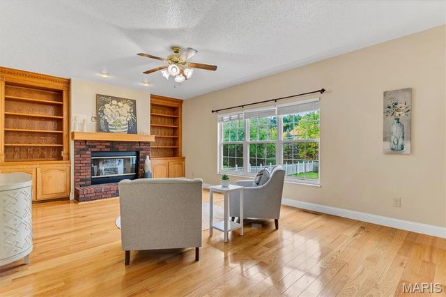 214 Kingdom Drive, St Charles, MO 63301