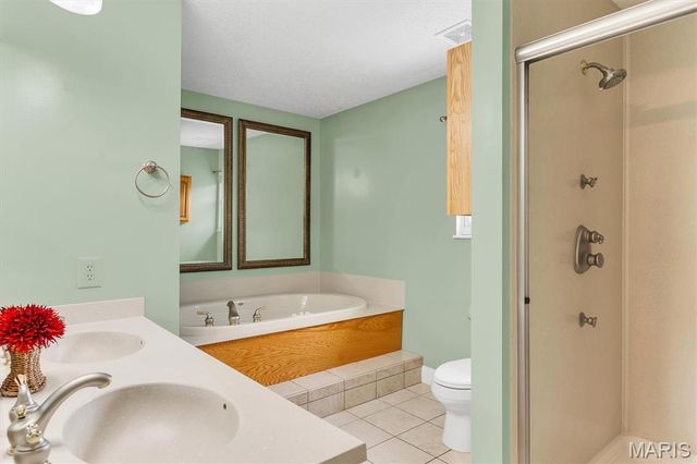 214 Kingdom Drive, St Charles, MO 63301