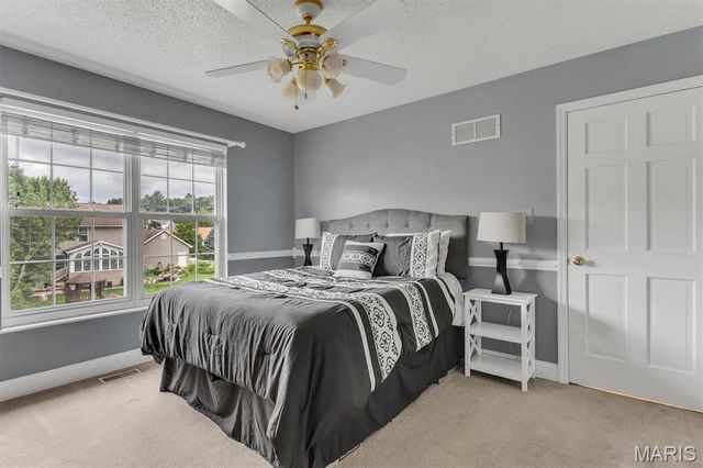 214 Kingdom Drive, St Charles, MO 63301