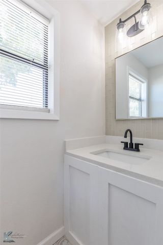 411 W New Mexico Avenue, Sweetwater, TX 79556