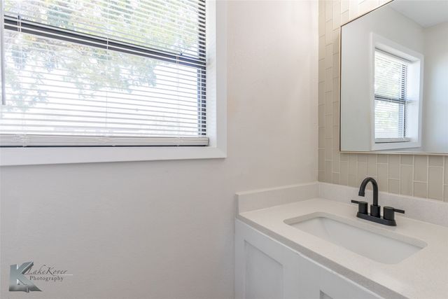 411 W New Mexico Avenue, Sweetwater, TX 79556