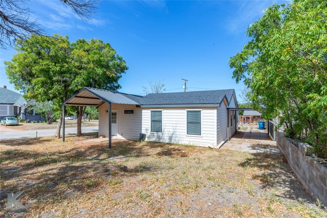 411 W New Mexico Avenue, Sweetwater, TX 79556