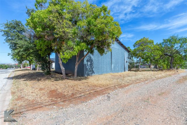 411 W New Mexico Avenue, Sweetwater, TX 79556