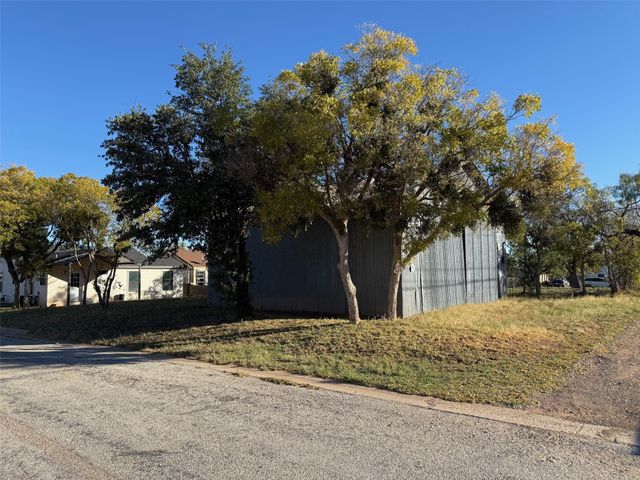 411 W New Mexico Avenue, Sweetwater, TX 79556
